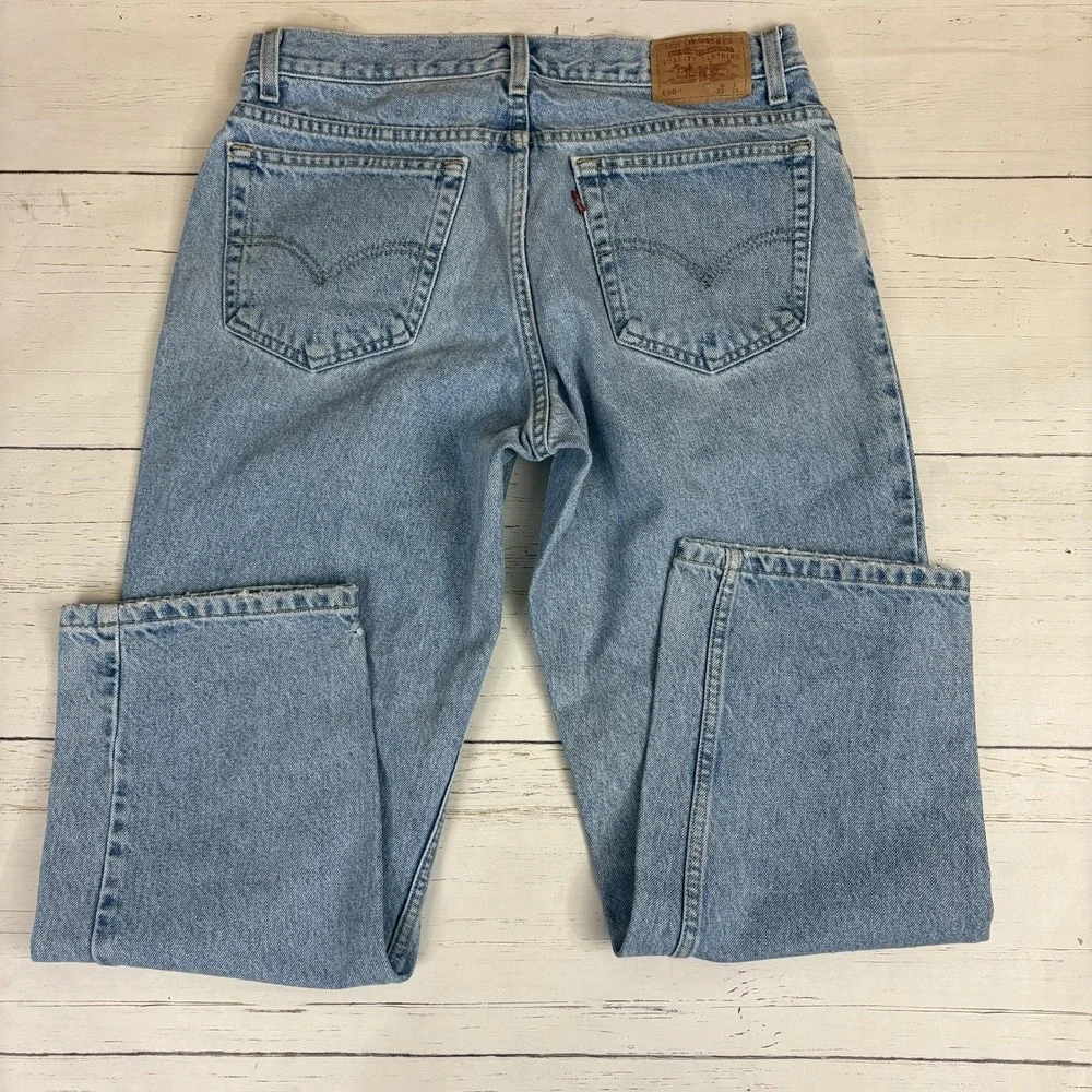 Vintage Levi's 550 Relaxed Tapered Jeans Student Fit 10 Husky 33X28 Light Wash